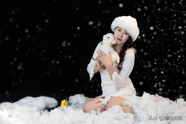 雪花飘飘，美女如画