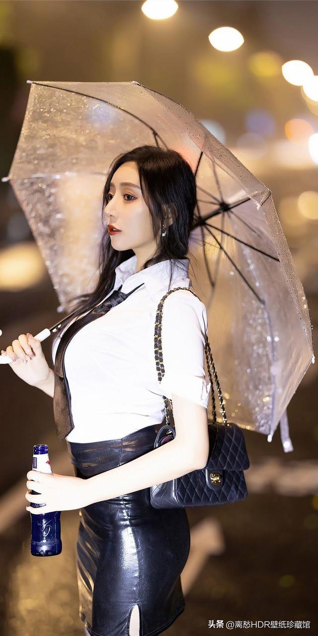 泪雨浸润的美女：触动心灵的壁纸