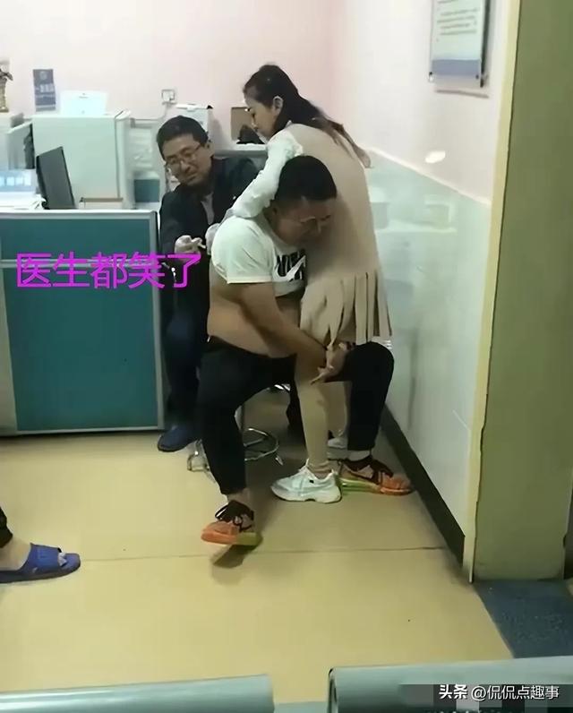 河南一男子去打针怕疼，抱着媳妇大腿嗷嗷不放，女生：白长那么壮