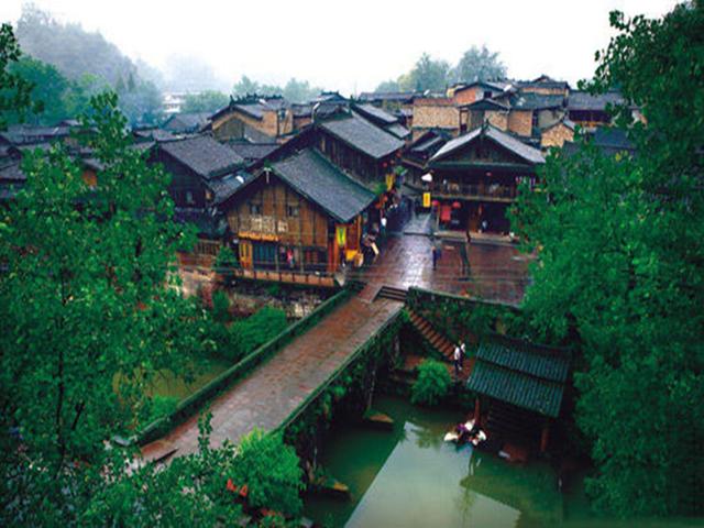 中国最怪的城市：一年有300多天都在下雨，盛产美女个个肤白貌美