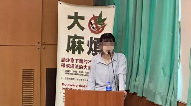 湾湾女警兼职卖淫，还混到头牌