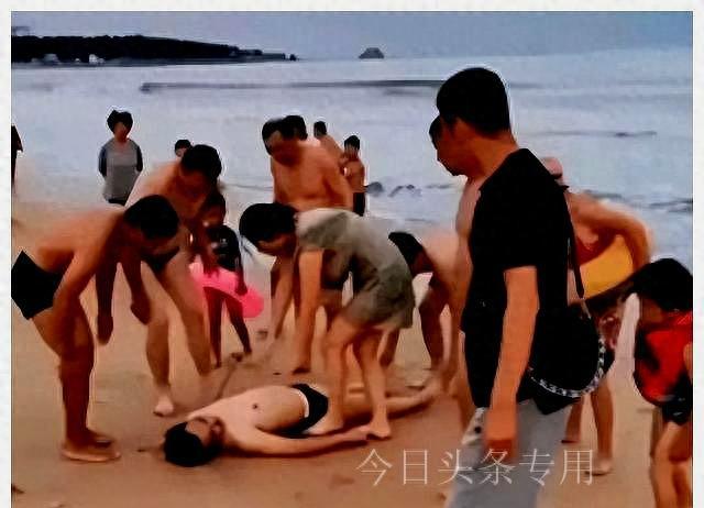 回顾：山东美女海边救人，被网友怒喷不检点