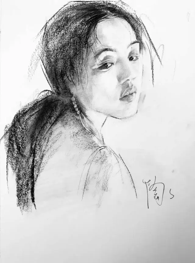 素描功底好，画美女就是好看