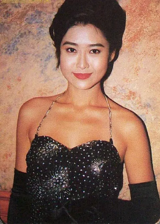 1994年，香港最会拍女人的导演，他调教出了叶玉卿的“端庄”美