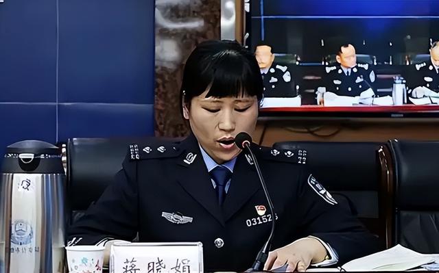 15年前，女警当众脱衣哺乳9个婴儿，上级提拔连升四级，现状如何