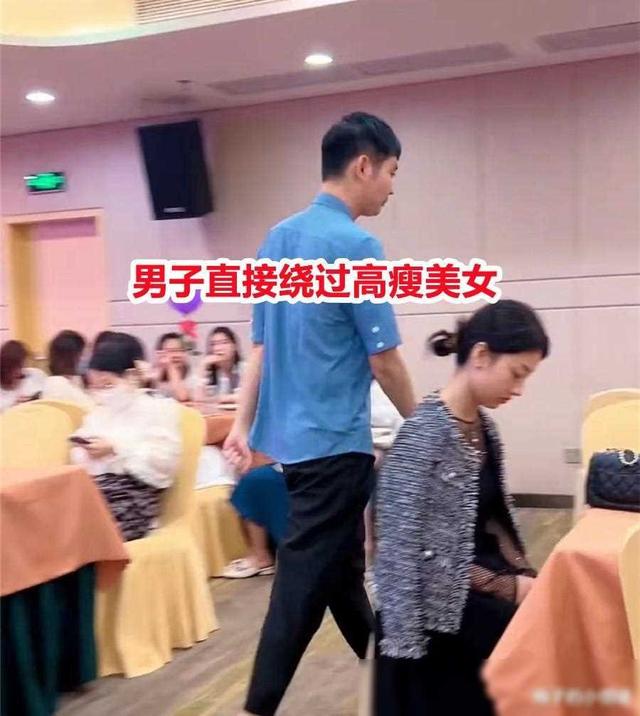 广东相亲会，微胖女孩被牵手，高瘦型美女无人搭理，网友：很识货