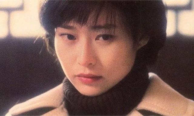 1994年，香港最会拍女人的导演，他调教出了叶玉卿的“端庄”美