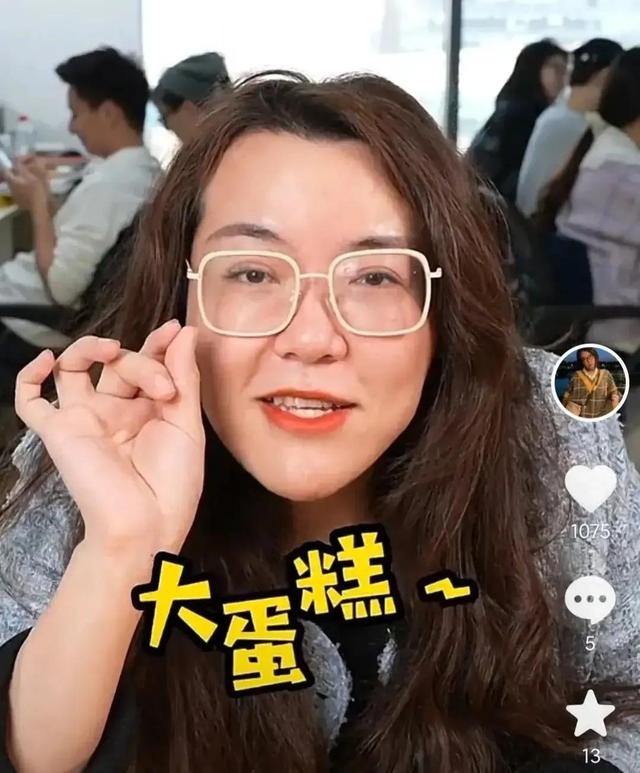 网红真实的颜值有多吓人？萝莉变大妈，关掉美颜吓跑网友