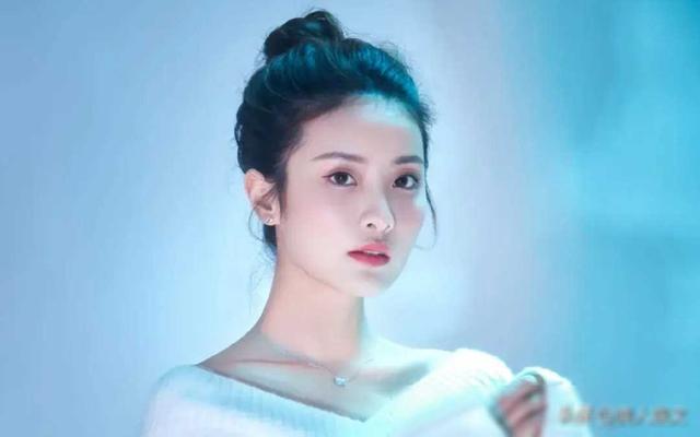 来自重庆的20位美女明星，个个肤白貌美，热辣滚烫，你最喜欢谁