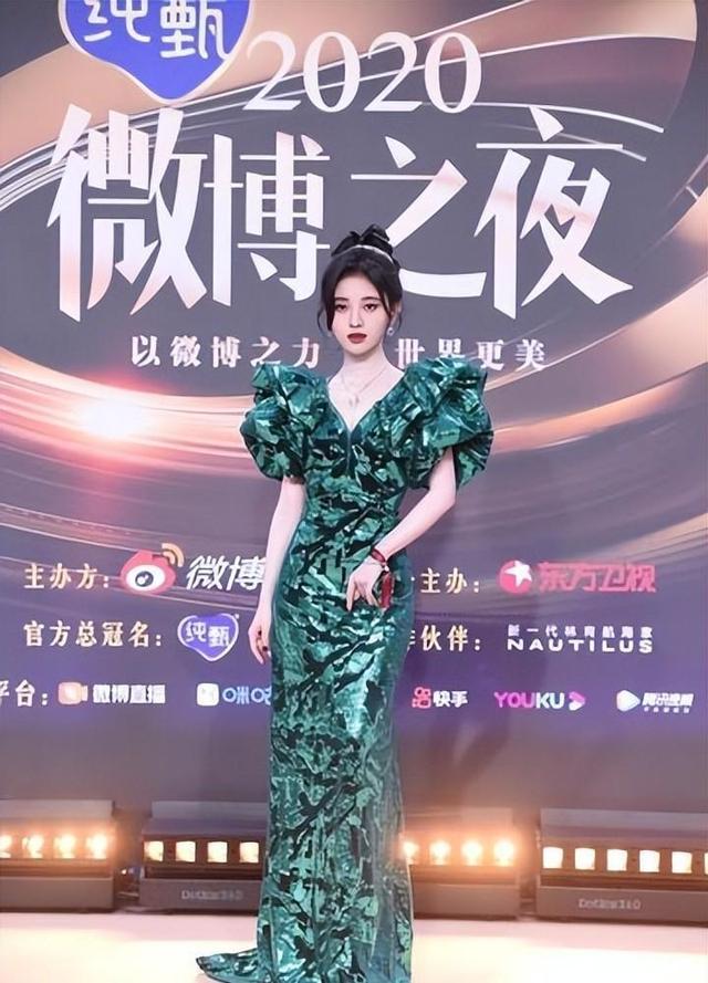 长得倾国倾城，但腿粗、“排骨胸”是硬伤，这4位美人实在可惜！