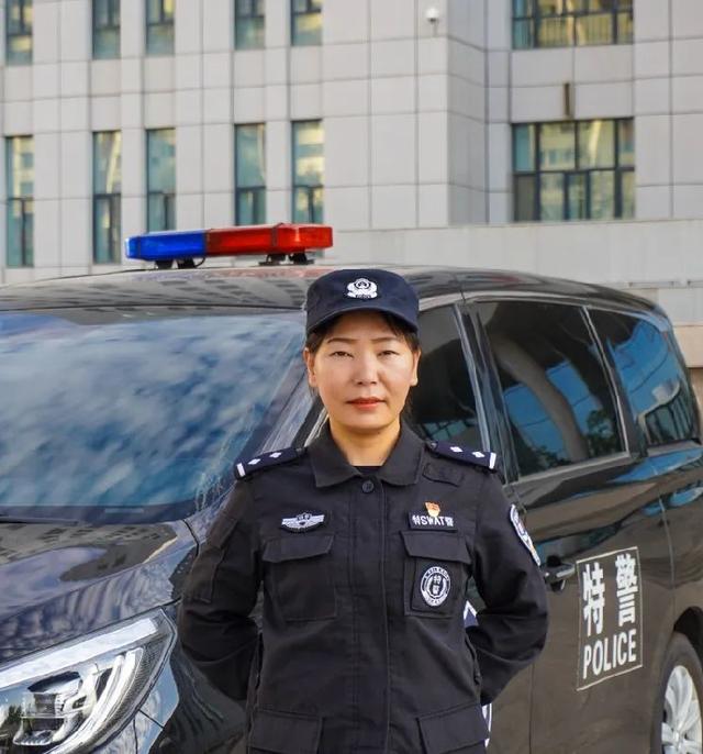 特警女警长“长”啥样？