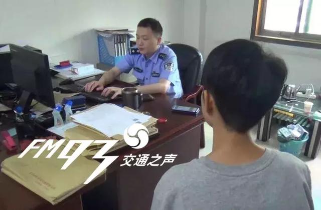 “抖抖抖”上热搜：女子发开车耍帅视频，成功吸引交警上门...