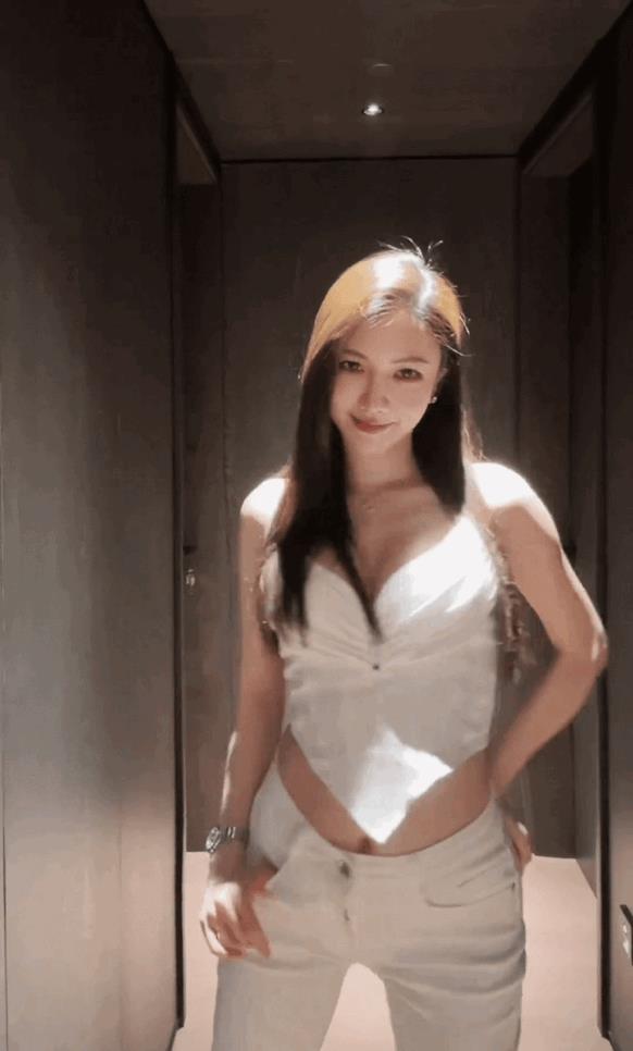 美女动图GIF082之红色妖姬