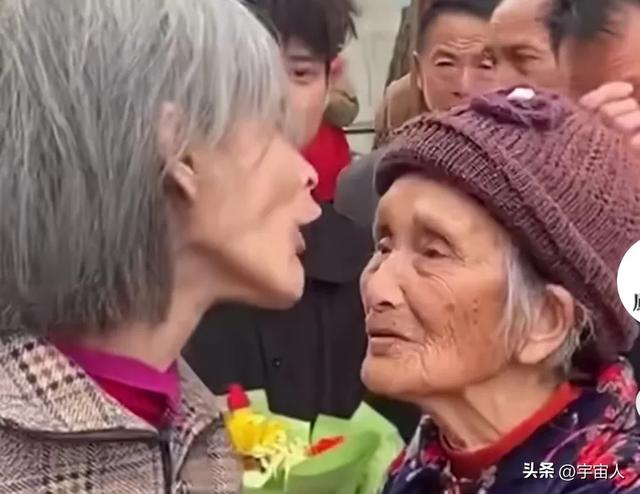 美少女年轻貌美时被拐33年，面容比母亲苍老，满头白发！