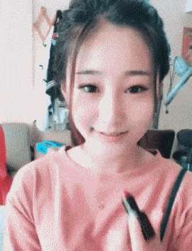 美女被虐吸奶GIF(殴打女学生的杨老师，“底裤”被扒光，让人看了倒吸凉气)