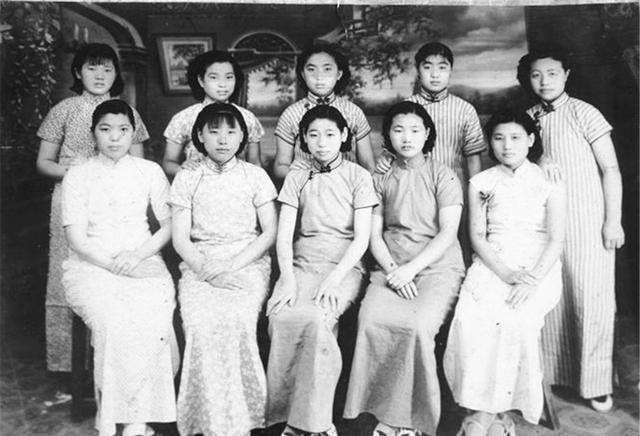 1955年，上海一女特务被捕，真实身份曝光引轰动：她是个男人