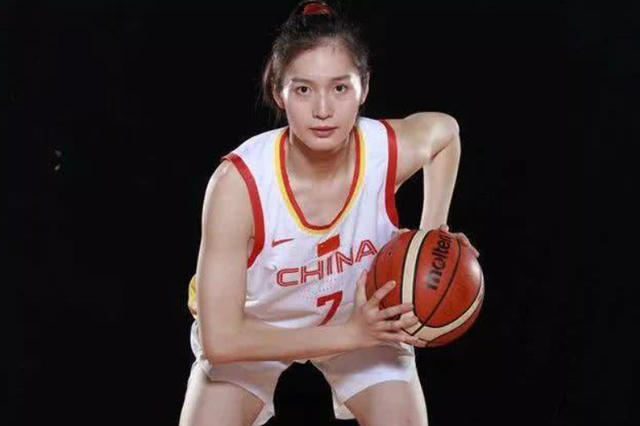 中国女篮绝美女神！这天生就是模特料，1米88大长腿简直绝了！