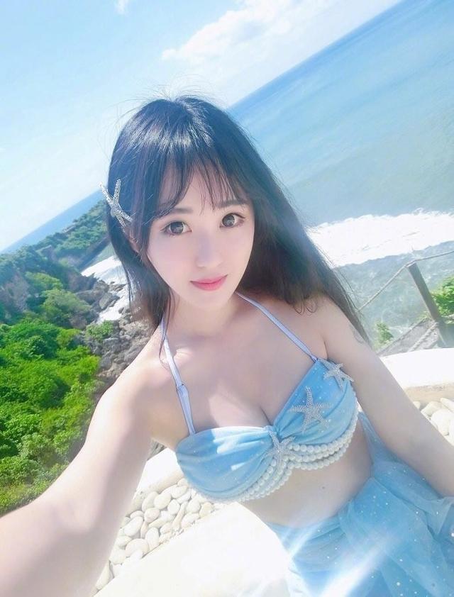 美女写真：黑丝大长腿vs夏季比基尼