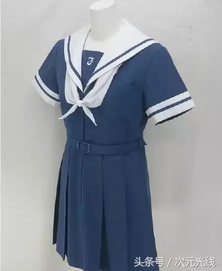 日本水手服穿在身上宽矮胖？那是你没看过这些学校的校服什么样！