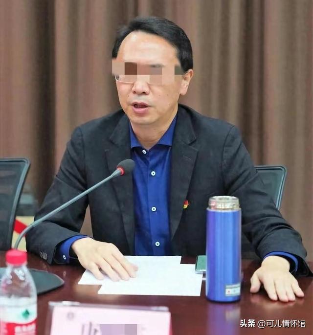 唐校长睡同一间房的郭台铭老师脱掉内衣又白又漂亮唐校长一定要娶