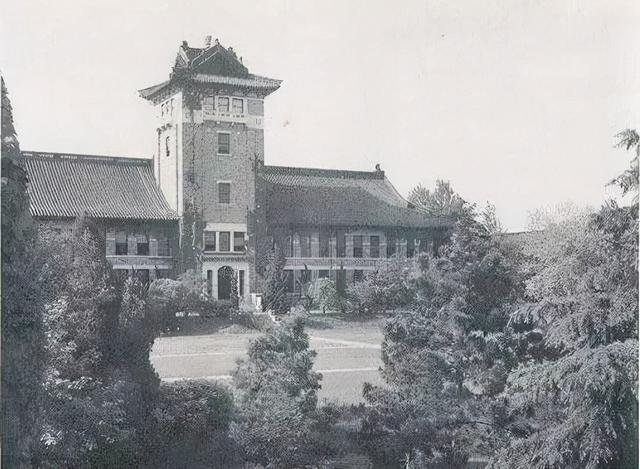 1955年，上海一女特务被捕，真实身份曝光引轰动：她是个男人