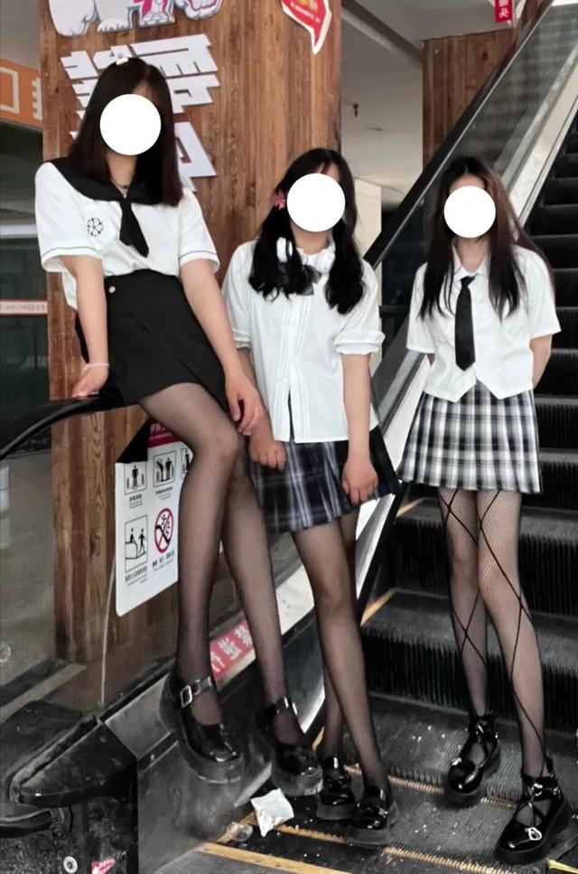 黑丝控图集，性感美女黑丝jk制服