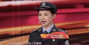 小美女警察(1998年洪水中抱树的湖北小女孩，成了人民警察)