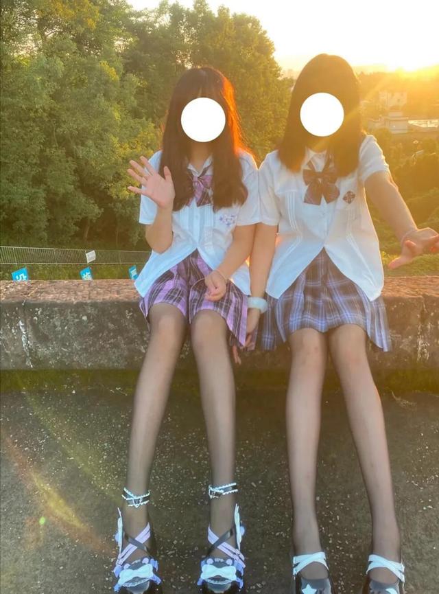 黑丝控图集，性感美女黑丝jk制服