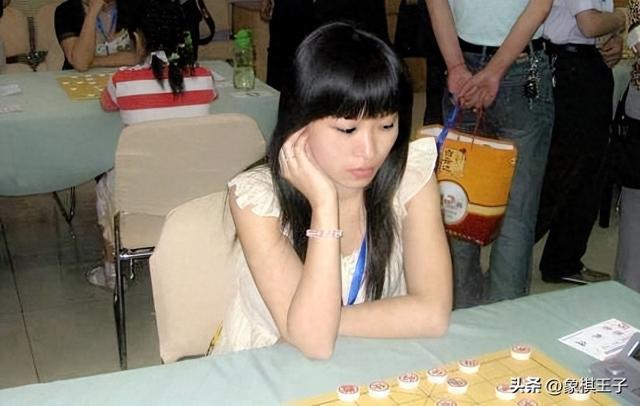 她是棋界大美女 10岁才学棋 却成为湖南首个女子象棋大师 不到30退役