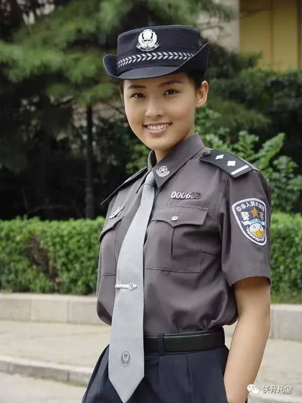 玩美女大全(中印日韩女警大比拼，印度最霸气日本最迷人)