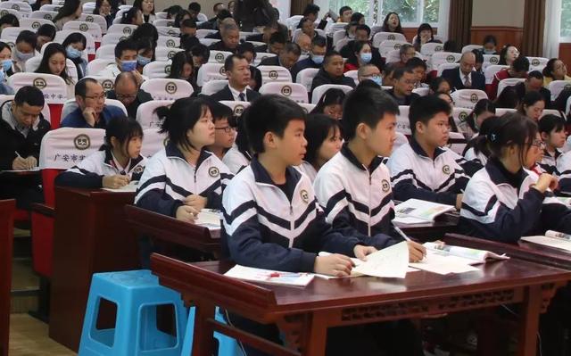 广安市实验中学美女教师夺得第一名