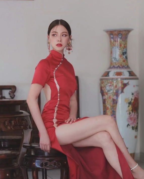 绝色美女！泰国女神平采娜·乐维瑟派布恩，影视界的璀璨明珠！