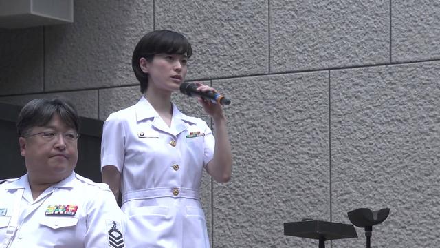 日本文工团女兵真厉害，颜值高、会唱歌，还会空手道！