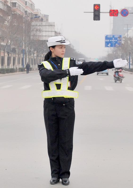 从普通女大学生蜕变成合格警花，她经历了什么？