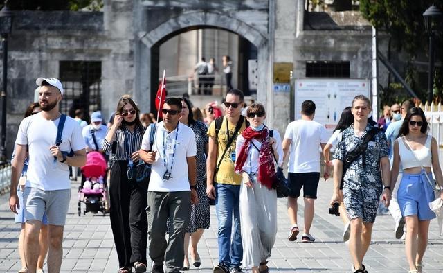 西安杀疯了！外国人突然暴增：欧洲女孩个个穿汉服，老外们太激动