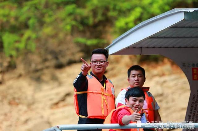 今天100余名网红、大V在贵州毕节被传说中的高山流水征服