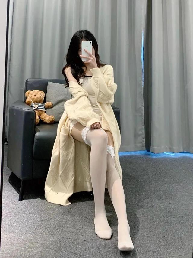 白丝袜美女