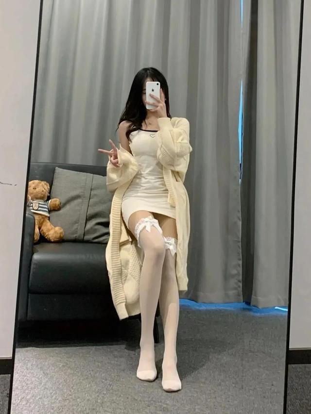 白丝袜美女