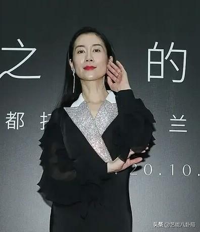 瘦脱相的10位女星：皮肉流失，行走的骷髅，瘦成纸片人真的不好看