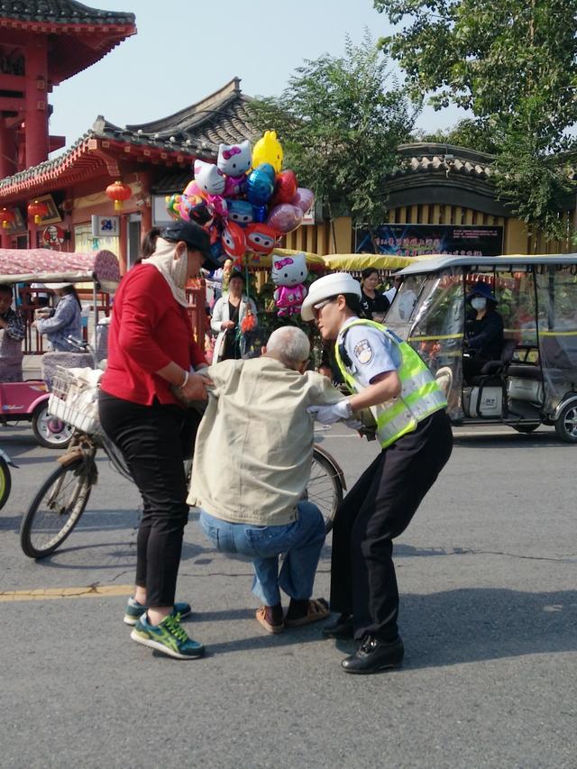 从普通女大学生蜕变成合格警花，她经历了什么？