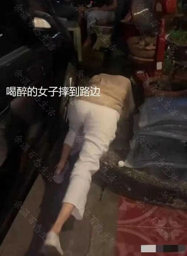 女子喝醉在街上尽出洋相，四肢爬行撅臀朝天，闺蜜不管还笑着拍照