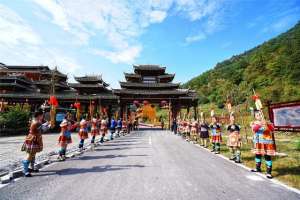 美女当村长(90后美女在湘西大山深处的侗寨当村长，这里被称为丝路上的女儿国)