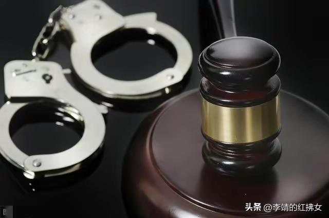 男子不满女友提分手，闯工位强脱女友裤子泄愤，警方：电话被打爆