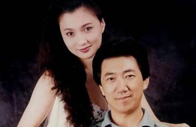 80年代第一美女，因长相太美被人算计，丈夫用632封情书追到