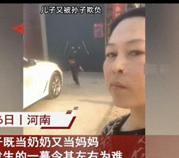 44岁女子既当奶奶又当妈妈，见儿子被孙子欺负怒了，下秒左右为