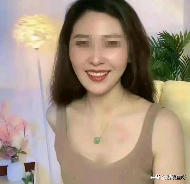 女模特脱高跟鞋怒砸评委，现场曝选美黑幕，疑被潜规则后没拿冠军