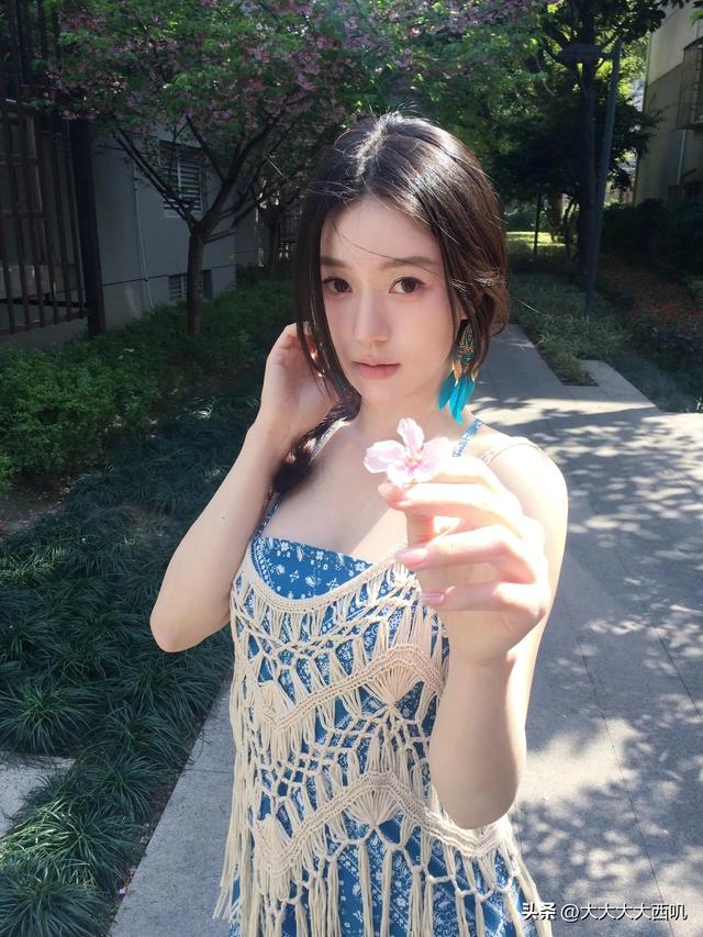 夏日阳光：绝色美女室外摄影写真（18）