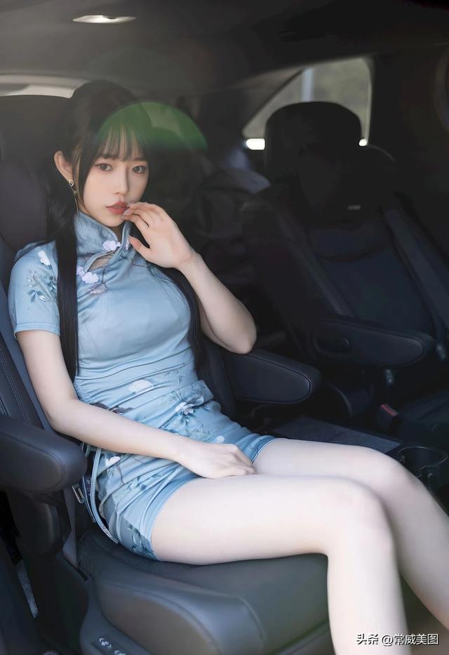 美女模特小奶瓶超清写真美照分享