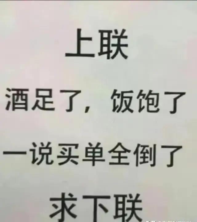 美女穿的衣服几乎透明露出来的部位，胆小的人不敢看！太尴尬了！