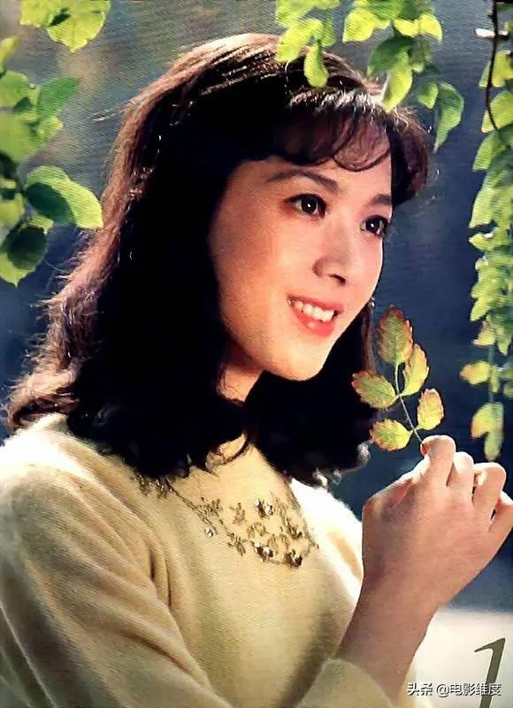 80年代“第一美女”龚雪，当红时嫁给爱情，如今66岁的她依旧优雅